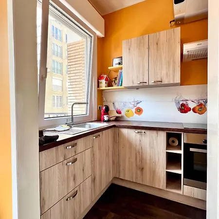 Beachside Family With Sea View For 6