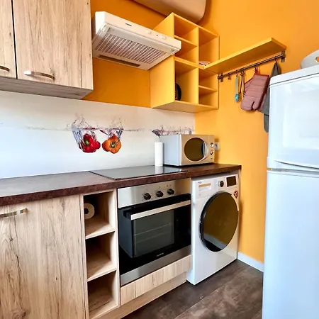 Beachside Family With Sea View For 6