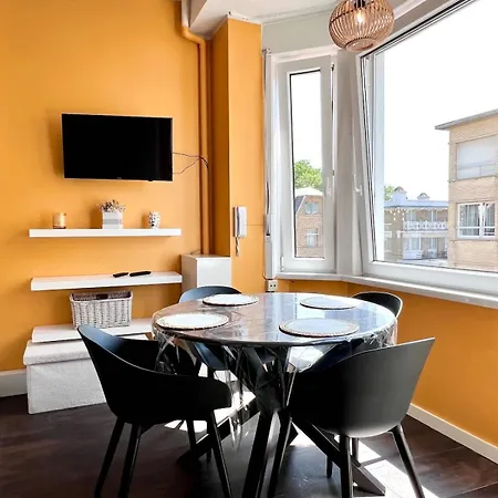 Beachside Family With Sea View For 6 *