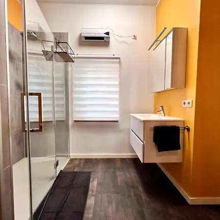 Beachside Family With Sea View For 6