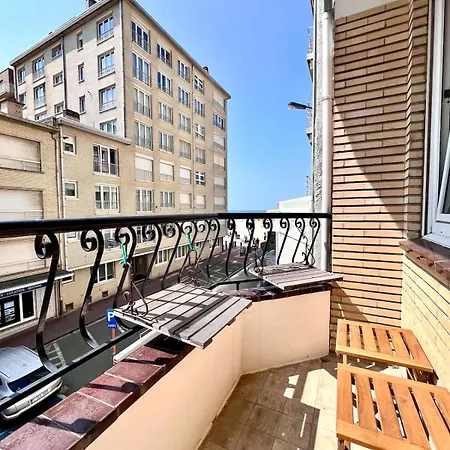 Beachside Family With Sea View For 6