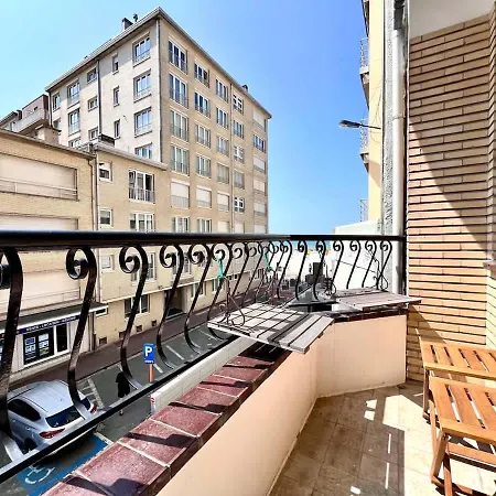 Beachside Family With Sea View For 6